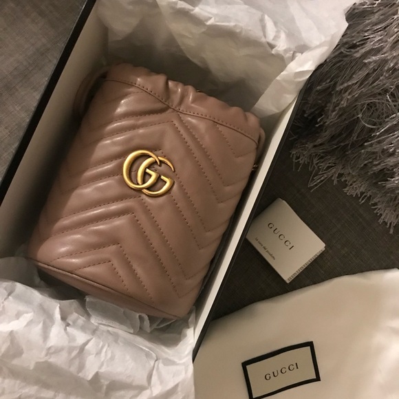 Gucci Leather Bucket Pouch - Picture 3 of 8